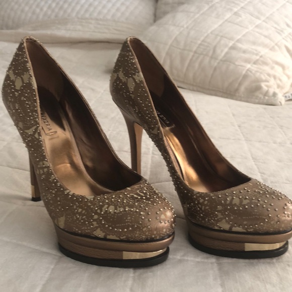 BCBGMAXAZRIA Heels 8.5 Gold - Picture 1 of 9